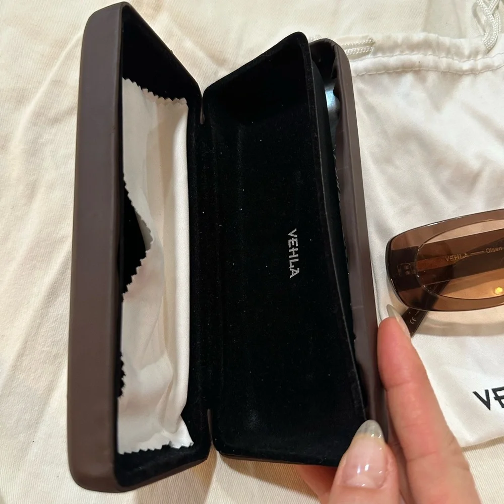 VEHLA Brown Rectangular Sunglasses - Picture 6 of 7